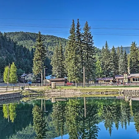 Red River Townhome With Balcony And Mtn Views!